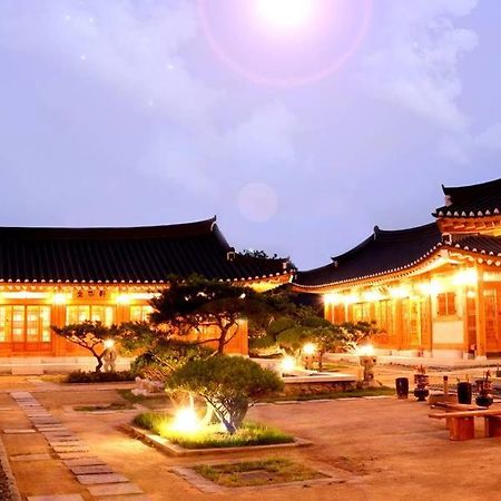 Hwangnamguan Hanok Village Gyeongju Esterno foto